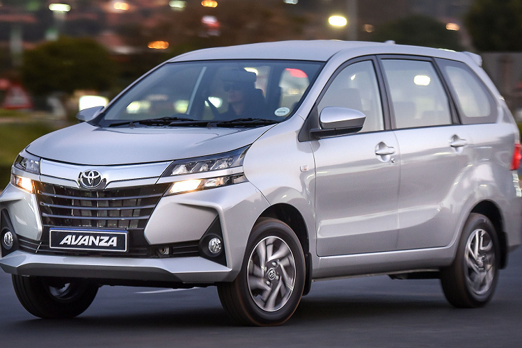 Tại Việt Nam, Toyota Avanza là mẫu MPV 7 chỗ đa dụng cỡ nhỏ làm đối thủ cạnh tranh với Mitsubishi Xpander hay Suzuki Ertiga. Trong khi mẫu Rush được định vị ở phân khúc SUV 7 chỗ cỡ nhỏ. Khác với nhiều dòng xe khác bán chạy của Toyota, Avanza là một ngoại lệ khi nó khá kén khách, trong đó Thiết kế và Trang bị khiêm tốn là những nhược điểm của mẫu xe này. Trong tháng 12/2020 vừa qua, Avanza chỉ đạt doanh số 45 xe, cộng dồn cả năm 2020 đạt 357 xe.