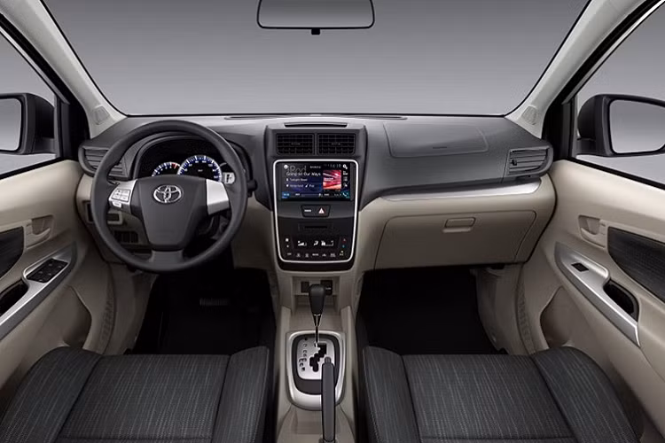Trở lại với Toyota Avanza thế hệ mới, mẫu xe này được đồn đoán sẽ có 2 phiên bản động cơ xăng bao gồm: 3 xy-lanh thẳng hàng, dung tích 1.0L tăng áp cho công suất 98 mã lực và mô-men xoắn 140 Nm, kết hợp với hộp số sàn 6 cấp hoặc hộp số tự động biến thiên vô cấp CVT. Bên cạnh phiên bản động cơ xăng 1.2L Hybrid cho công suất tối đa 114 mã lực và mô-men xoắn cực đại 185Nm.