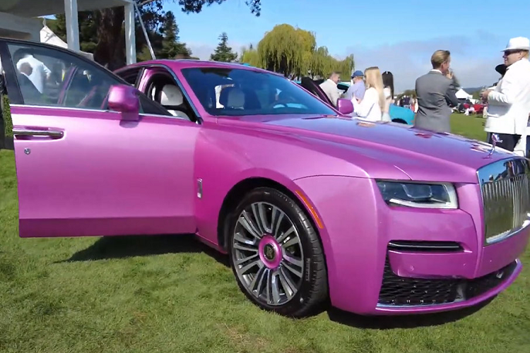 Ngoài ra, các đường chỉ thêu màu Shieda cũng được tìm thấy trên ghế, tựa đầu xe và phần chân các nút điều chỉnh bọc da của Ghost. Có thể nói rằng, từng chi tiết tinh tế đều được cân nhắc và sắp đặt cẩn thận. Về truyền động, Rolls-Royce Ghost thế hệ mới được trang bị động cơ V12 dung tích 6.6L, công suất 570 mã lực và mô-men xoắn 780 Nm.