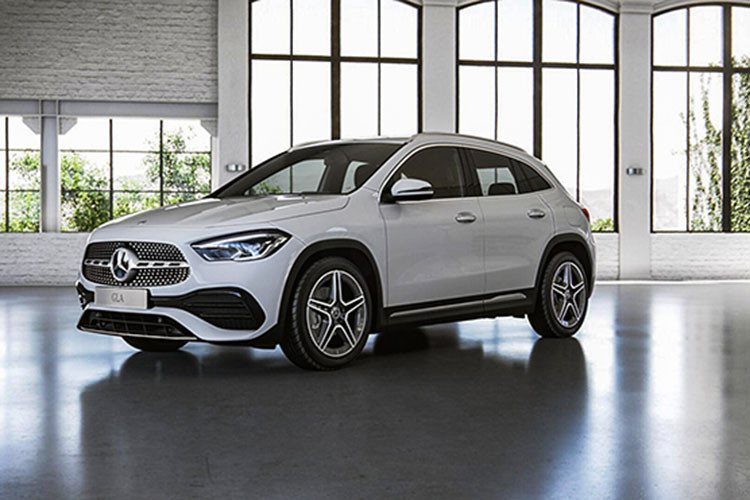 Tại thị trường Việt, Mercedes-Benz GLA là đối thủ cạnh tranh trực tiếp với các mẫu xe sang khác như BMW X2, Audi Q2, Volvo XC40 hay MINI Countryman.