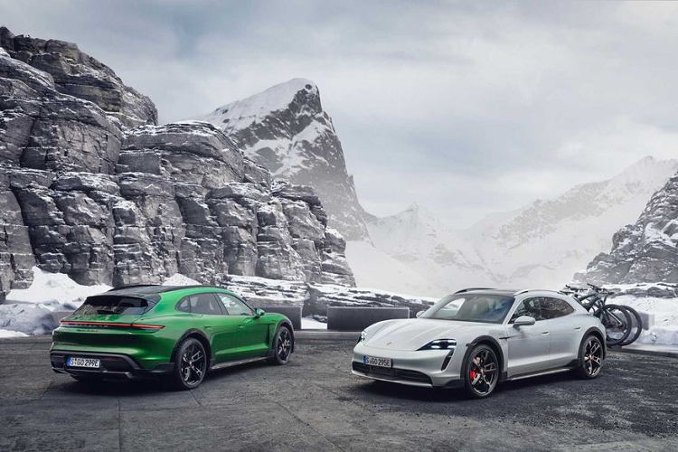 Theo đó, tại Việt Nam, Porsche Taycan 4 Cross Turismo có giá 5,010 tỷ đồng, bản 4S Cross Turismo có giá 5,72 tỷ đồng và bản Turbo Cross Turismo có giá 7,7 tỷ đồng. Riêng bản Turbo S Cross Turismo thì chưa được công bố giá.