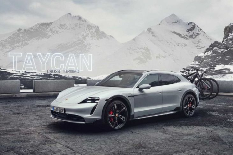 Về cơ bản, Cross Turismo nhìn rất giống với siêu xe điện Porsche Taycan truyền thống, thay đổi rõ thấy nhất chỉ tới từ khu vực đuôi xe phình ra thay vì coupe hoá. Đánh đổi điều đó, người dùng sẽ có được không gian chứa đồ ở cốp thực sự rộng rãi hơn hẳn so với bản truyền thống.