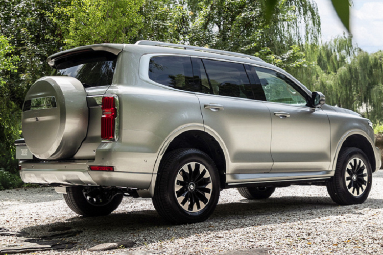 Giá xe Great Wall Tank 600 sẽ chính thức được công bố tại triển lãm Ô tô Thành Đô 2021, khai mạc vào ngày 24/8 tới đây. Khi có mặt trên thị trường Trung Quốc, Great Wall Tank 600 sẽ được định vị giữa 2 người anh em cùng thương hiệu là Tank 300 và Tank 800 đồng thời cạnh tranh với Toyota Land Cruiser. Hãng Great Wall dự kiến sẽ sản xuất khoảng 60.000 chiếc Tank 600 mỗi năm.