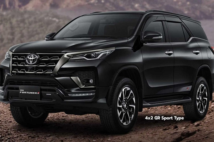 Toyota Fortuner GR Sport 2022 mới trên thực tế chỉ là phiên bản đổi tên của Fortuner TRD Sportivo đã ra mắt thị trường Indonesia vào tháng 10 năm ngoái. So với Fortuner TRD Sportivo, Toyota Fortuner GR Sport 2022 gần như không thay đổi về thiết kế.
