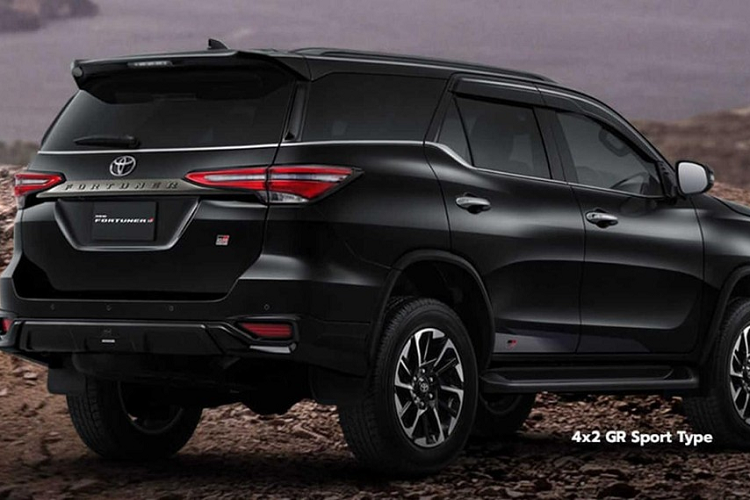 Tại thị trường Indonesia, giá xe Toyota Fortuner GR Sport 2022 có mức bán ra 544,2 triệu Rupiah (khoảng 867 triệu đồng) cho bản máy dầu và 605,1 triệu Rupiah (964 triệu đồng) cho bản máy xăng.