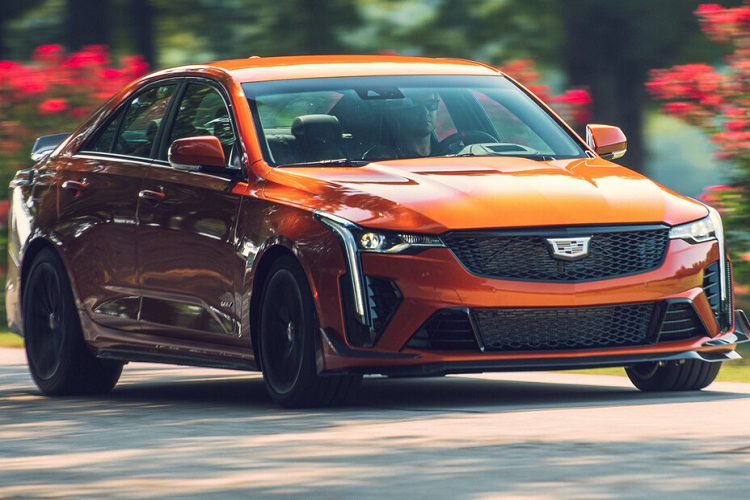 Cả hai mẫu xe sẽ bắt đầu được bán ra với số lượng giới hạn 250 chiếc cho mỗi phiên bản, ngay từ thời điểm này. Giá xe Cadillac CT4-V Blackwing sẽ khởi điểm từ 59.990 USD và cao nhất là 87.775 USD. CT5-V Blackwing có giá bán từ 84.990 USD và cao nhất ở mức 125.980 USD.