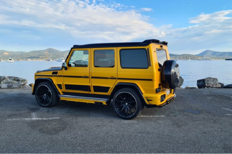 Các sửa đổi đáng chú ý khác là 3 dải đèn LED nhỏ trên nóc xe, một cánh gió phía sau, bộ khuếch tán mạnh mẽ, bộ la-zăng mới có kích thước 24x10 inch ở phía trước và 24x11,5 inch ở phía sau, cùng bọc trong lốp 295/30.