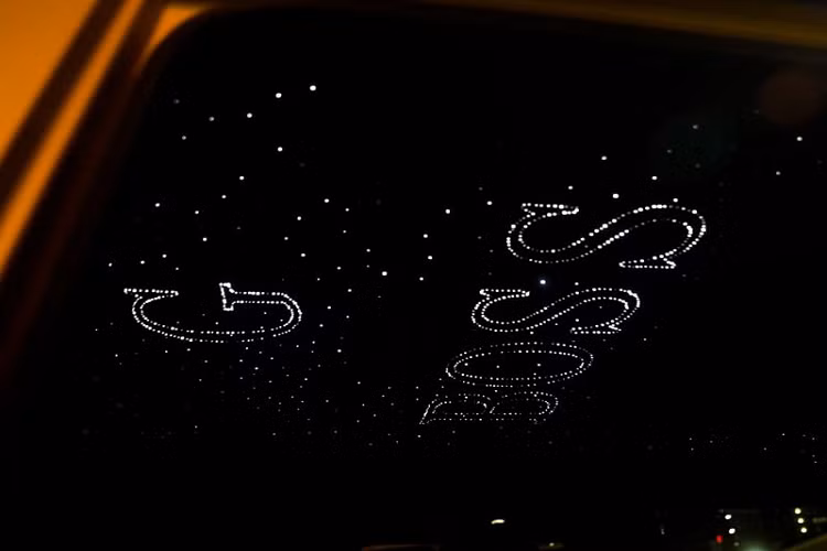 Thay đổi ấn tượng nhất trên chiếc Mercedes-Benz G-Class của G&amp;B Design là phần đầu xe hầm hố, với cản trước độc đáo tích hợp các khe gió mở rộng và mui xe đặc biệt hung hãn.