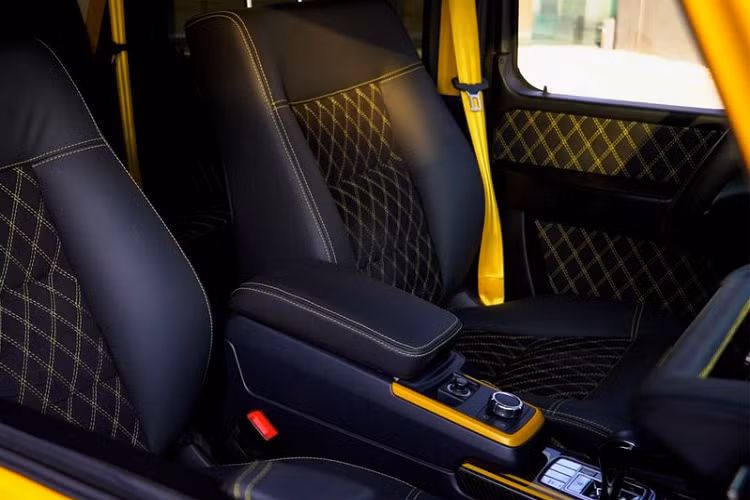 Để tăng thêm sự hào nhoáng cho vẻ ngoài của chiếc SUV, G&amp;B Design đã bổ sung các đường viền bên hông và vòm bánh xe nổi bật.