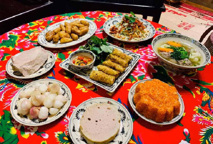 Co Ram thang Gieng, dich vu dong loat giam gia vi COVID-19