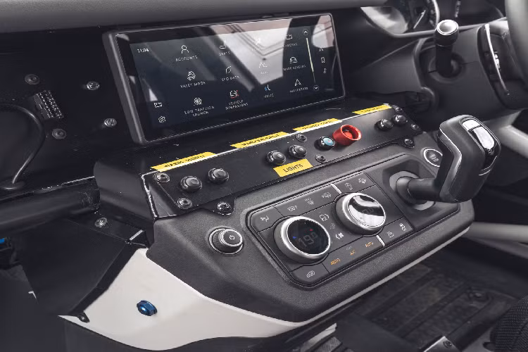 Cuộc đua Challenge 2022 cho Bowler Defender sẽ diễn ra tạo 7 địa điểm khác nhau tại Vương quốc Anh với thời gian và địa điểm cụ thể sẽ được công bố vào cuối năm. Có tất cả 12 đội đua sẽ được tham dự và tất cả sẽ sử dụng chiếc Defender đặc biệt này.