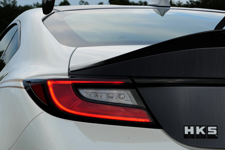 Ngoài những trang bị kể trên, khách hàng cũng có thể lắp thêm các tùy chọn như thanh giằng động cơ, cánh gió GT cỡ lớn hoặc cánh gió dạng đuôi vịt gắn trên cốp sau.