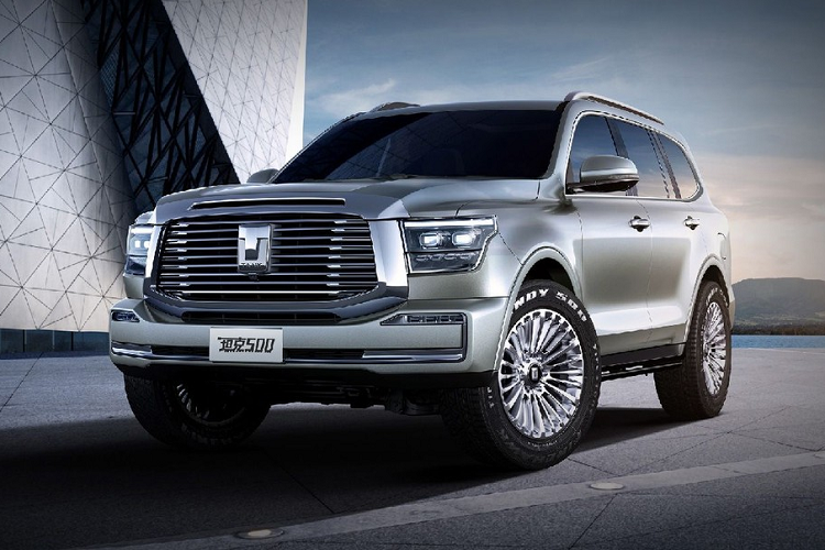 Ban đầu, Tank là thương hiệu con của WEY. Tuy nhiên, do phản hồi tích cực từ phía người tiêu dùng Trung Quốc nên hãng Great Wall đã quyết định tách Tank thành thương hiệu con riêng. Tank 500 cũng chính là mẫu SUV mới ra mắt của thương hiệu Trung Quốc này, sau đàn anh Tank 300.