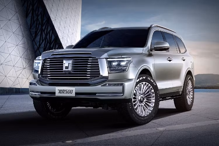 Ban đầu, Tank là thương hiệu con của WEY. Tuy nhiên, do phản hồi tích cực từ phía người tiêu dùng Trung Quốc nên hãng Great Wall đã quyết định tách Tank thành thương hiệu con riêng. Tank 500 cũng chính là mẫu SUV mới ra mắt của thương hiệu Trung Quốc này, sau đàn anh Tank 300.