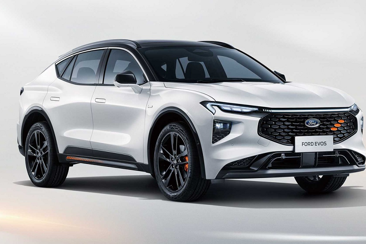 Evos được trang bị kiến trúc điện và điện tử của Ford, hỗ trợ cập nhật phần mềm trực tuyến nhanh chóng và liền mạch. Hệ thống thông tin giải trí Sync+ 2.0, kết hợp công nghệ Baidu AI và hệ sinh thái ứng dụng kỹ thuật số. Ngoài ra, mẫu xe này còn có công nghệ trợ lý ảo (Virtual Personal Assistant), lần đầu tiên được Ford áp dụng, mang đến trải nghiệm "người và xe cùng lái". Điều này giúp những chuyến đi trở nên thú vị hơn.