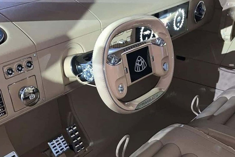 Nếu bạn chưa từng nghe nói về Virgil Abloh, ông ấy là một kiến trúc sư, giám đốc sáng tạo, nhà thiết kế thời trang, doanh nhân, và nhà từ thiện người Mỹ với sự nghiệp lừng lẫy trong ngành thời trang - chính vì vậy thiết kế trên chiếc Project Maybach cũng mang đậm dấu ấn của ông.