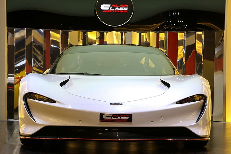 Từ đó, McLaren Speedtail có thể dễ dàng tăng tốc từ 0 - 300 km/h chỉ trong 12,8 giây, nhanh hơn 0,3 giây so với Bugatti Chiron (1.479 mã lực) cùng vận tốc tối đa 402 km/h.