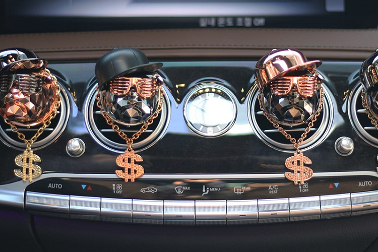 HipHop Dog - nuoc hoa ma vang 18K cho 