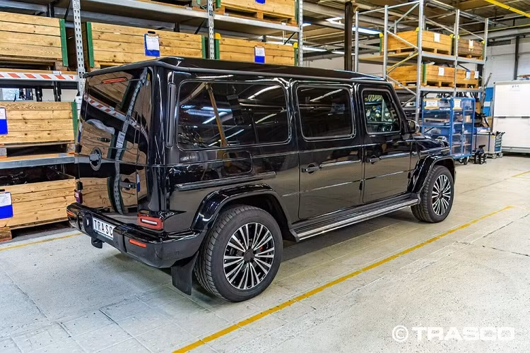 Hiện chiếc Mercedes-AMG G63 bọc thép chống đạn này đang được rao bán trên trang Mobile của Đức với giá lên đến 1.166.200 Euro (khoảng 1.423.580 USD hay 32,5 tỷ đồng), đã bao gồm thuế. Sau khi đặt mua, khách hàng phải chờ khoảng 6 tháng mới được nhận xe.