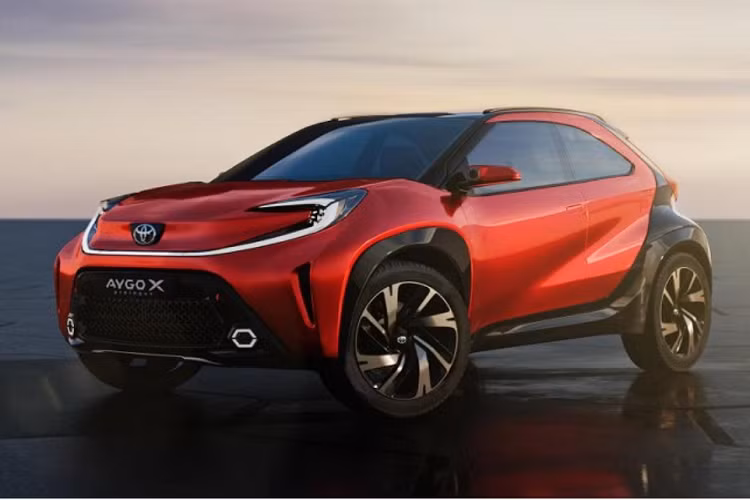  Toyota Aygo X 2022 mới dự kiến sẽ được sản xuất tại Kolin, Cộng hòa Séc và ra mắt vào tháng 11 sắp tới. Đây là mẫu xe tiếp nối Aygo thế hệ thứ 2 từng được tung ra vào năm 2014. Mẫu crossover hạng A này lần đầu xuất hiện trên thị trường châu Âu vào năm 2005, từng phải cạnh tranh trực tiếp với Citroen C1 và Peugeot 107.