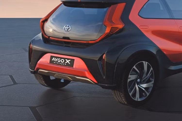 Tương tự như Yaris và Yaris Cross, mẫu xe crossover Toyota Aygo X sẽ được phát triển trên nền tảng TNGA-B phù hợp với kích thước nhỏ gọn và khả năng xử lý linh hoạt của xe.