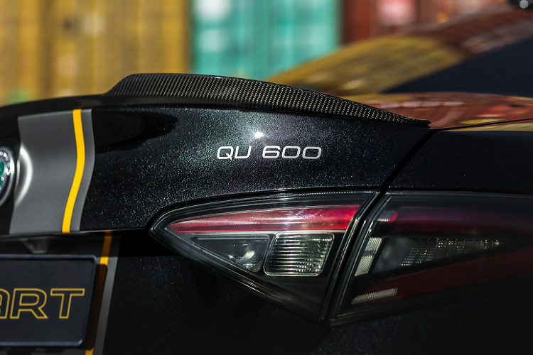 Ngoài ra, thương hiệu cũng nâng cấp thêm hệ thống xả Manhart OPF-Delete với bộ chuyển đổi xúc tác 200 cell. Khách hàng cũng có thể lựa chọn hệ thống xả không có bộ chuyển đổi xúc tác để có thể đem tới âm thanh động cơ ấn tượng hơn.