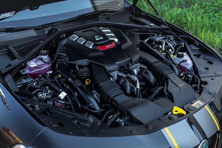 Ở ngoại thất, mẫu xe được nâng cấp với bộ mâm Manhart Classic Line màu đen satin cùng viền mâm màu vàng đặc trưng của Manhart. Bộ mâm 20 inch này có kích thước cụ thể là 8,5 × 20 và 10 × 20 inch đi kèm bộ lốp có kích thước 255/30ZR20 và 295/25ZR20. Khách hàng cũng có thể yêu cầu sơn mâm theo sở thích với nhiều màu sắc khác nhau theo sở thích cá nhân cũng như ăn nhập với mẫu xe của mình.