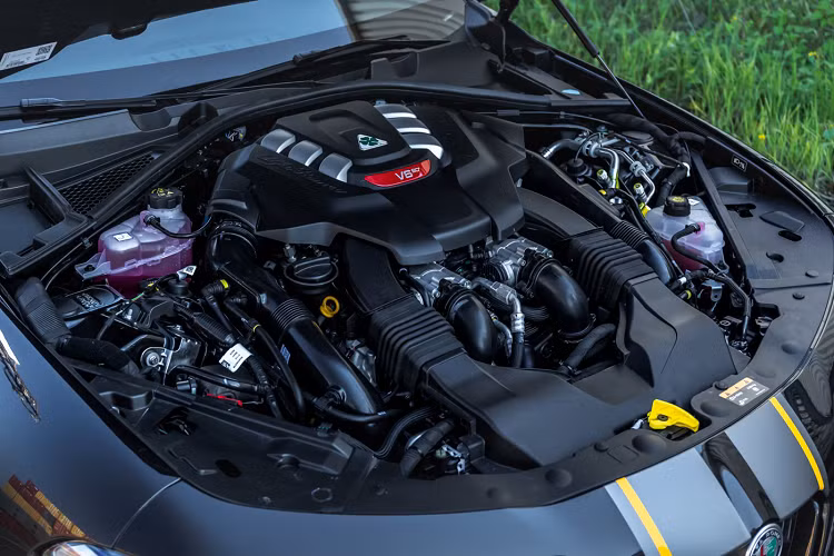 Ở ngoại thất, mẫu xe được nâng cấp với bộ mâm Manhart Classic Line màu đen satin cùng viền mâm màu vàng đặc trưng của Manhart. Bộ mâm 20 inch này có kích thước cụ thể là 8,5 × 20 và 10 × 20 inch đi kèm bộ lốp có kích thước 255/30ZR20 và 295/25ZR20. Khách hàng cũng có thể yêu cầu sơn mâm theo sở thích với nhiều màu sắc khác nhau theo sở thích cá nhân cũng như ăn nhập với mẫu xe của mình.