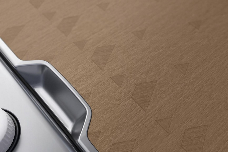 Điểm nhấn tiếp theo của Range Rover SV 2022 là màu sơn ngoại thất. Ngoài những màu giống Range Rover tiêu chuẩn, phiên bản SV còn có thêm 14 màu nữa do bộ phận SVO tạo ra. Nếu vẫn chưa hài lòng, khách hàng có thể yêu cầu hãng Land Rover tạo ra bất kỳ màu sơn nào mà mình muốn. Bên trong Range Rover SV 2022 là không gian nội thất rộng rãi và sang trọng với những chất liệu cao cấp như da hoặc gỗ.