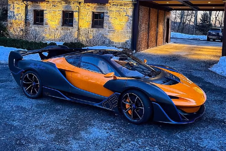 Mức giá xe McLaren Sabre vẫn là một bí ẩn. 15 người sở hữu mẫu siêu xe này đều có mối liên hệ chặt chẽ với đội ngũ thiết kế, kỹ sư và lái thử của MSO, nhằm tăng tính cá nhân hóa từng xe theo các thông số kỹ thuật của từng chủ xe. Khách hàng còn lái thử mẫu thử nghiệm tại The Thermal Club ở California. 