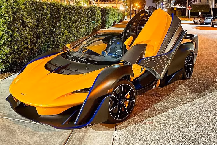 Vào cuối năm ngoái, hãng siêu xe Anh quốc bất ngờ tung ra hình ảnh của chiếc xe mang tên gọi McLaren Sabre và tiết lộ rằng đây là dự án hợp tác giữa các đại lý McLaren tại Mỹ với bộ phận cá nhân hoá McLaren Special Operations (MSO). Chỉ có 15 chiếc siêu xe McLaren Sabre McLaren Sabre được sản xuất và nó được ví như một phiên bản giới hạn hơn của siêu phẩm McLaren Senna.