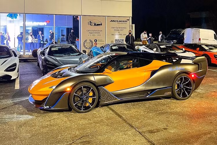 Tuy nhiên, động cơ này đã được tinh chỉnh để sản sinh ra công suất cực đại 824 mã lực, cao hơn Elva 20 mã lực hay 34 mã lực so với McLaren Senna. Đi cùng là mô-men xoắn cực đại của McLaren Sabre 800 Nm. Với sức mạnh này, Sabre có thể đạt tốc độ tối đa lên đến 351 km/h. 