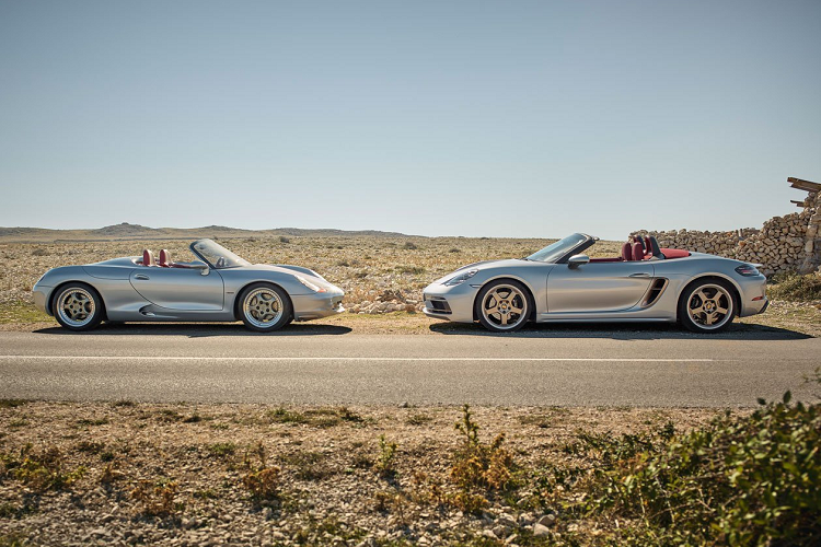 Phiên bản đặc biệt này lấy cảm hứng từ mẫu Boxster Concept 1993, lần đầu được giới thiệu tại Triển lãm Ôtô Detroit. Porsche Boxster 25 Years Edition có một số chi tiết sơn đồng Neodyme ngoại thất giống với mẫu concept năm xưa. Các chi tiết này bao gồm cánh gió trước, hốc gió hai bên, huy hiệu và mâm xe hợp kim 5 chấu 20 inch, tạo sự tương phản với thân xe màu bạc GT Silver Metallic.