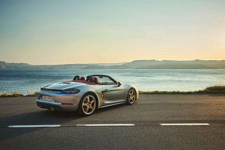 Phiên bản Porsche Boxster 25 Years Edition sẽ được sản xuất giới hạn 1.250 xe và chính thức bán ra vào tháng 3/2021.