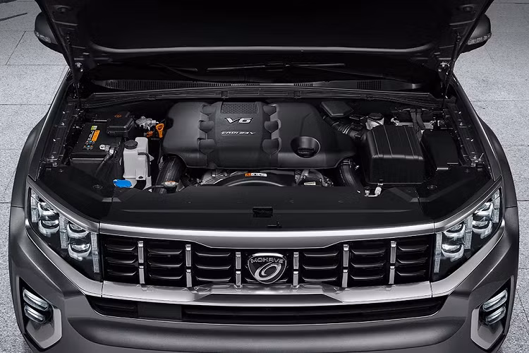 Cung cấp sức mạnh cho mẫu SUV này là động cơ diesel tăng áp V6 3.0L, đạt chuẩn khí thải Euro6 RDE. Động cơ này sản sinh công suất 256 mã lực và mô-men xoắn 560 Nm. Sức mạnh được truyền đến cả 4 bánh qua hộp số tự động 8 cấp. Euro6 đang là tiêu chuẩn khí thải cao nhất hiện nay, trước khi Euro7 được áp dụng từ năm 2025. RDE là mức khí thải đo ở điều kiện vận hành thực tế.