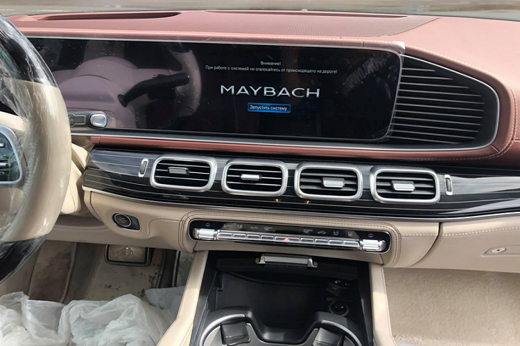 Theo tìm hiểu, SUV siêu sang Mercedes-Maybach GLS 600 4Matic đã được đưa về nước thông qua diện nhập khẩu tư nhân với giá bán giao động trong khoảng từ 16 – 18 tỷ đồng, tùy vào phiên bản và trang bị “đồ chơi” options đi kèm.