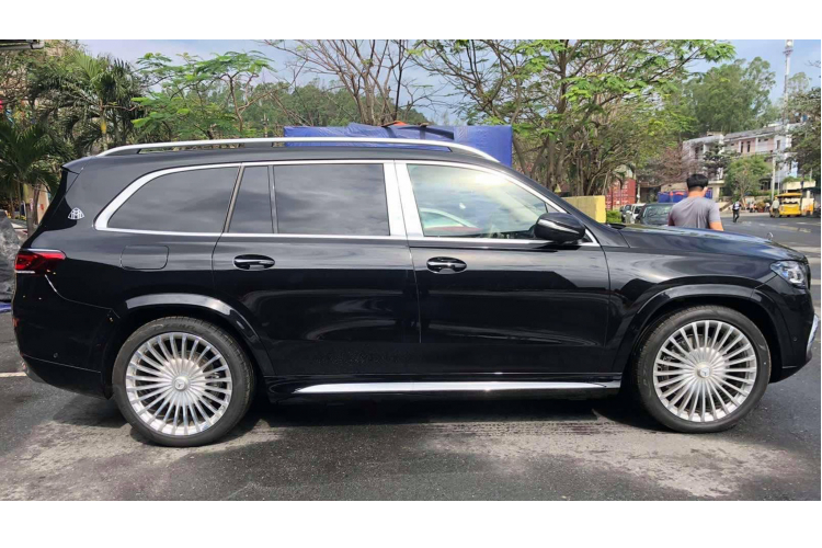 Tại thị trường Mỹ, giá xe Mercedes-Maybach GLS 600 4Matic có mức bán ra khởi điểm chỉ từ 160.500 USD (khoảng 3,6 tỷ đồng), giá bán trên chưa bao gồm phí vận chuyển và các tùy chọn trang bị đồ chơi đắt đỏ khác đi kèm.