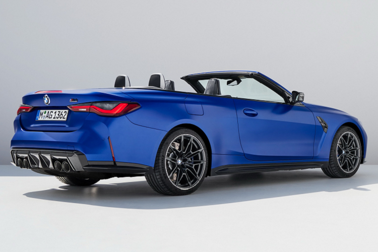 Khách hàng cũng có thể đặt thêm tùy chọn hệ thống phanh hiệu suất cao M Carbon Ceramic với kẹp phanh sơn màu vàng kim cũng như đĩa phanh đường kính 400 mm ở cầu trước và 380 mm ở cầu sau. 