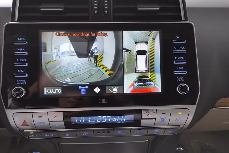 So với phiên bản trước đó, giá bán của Toyota Land Cruiser Prado 2022 có tăng đáng kể, đổi lại mẫu xe này nhận được nhiều nâng cấp, đáng giá nhất là gói hỗ trợ lái và các trang bị tiện nghi. Chính vì thế, Land Cruiser Prado 2022 trở nên hấp dẫn hơn trước.