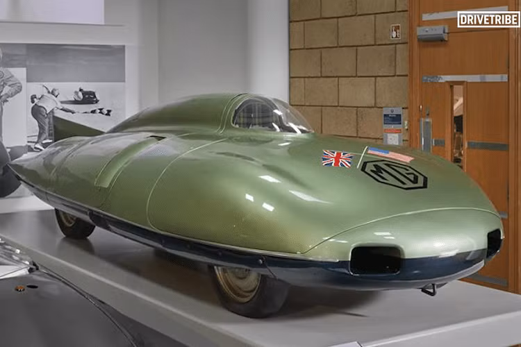 Đó là một sự nâng cấp khá ấn tượng, nhưng nó tất nhiên không là gì khi so với những siêu xe hiện đại, và 300 mã lực chỉ là mức công suất tương đương một chiếc hatchback hiệu suất cao ngày nay. Vì vậy, tốc độ tối đa phi thường của MG EX181 đời 1959 không phải là chỉ nhờ vào công suất thuần túy.