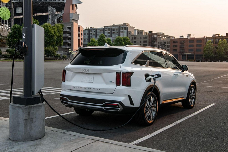 Cuối cùng là những trang bị an toàn tiêu chuẩn như camera 360 độ, hệ thống hỗ trợ lái trên cao tốc và hệ thống kiểm soát hành trình dựa trên định vị.