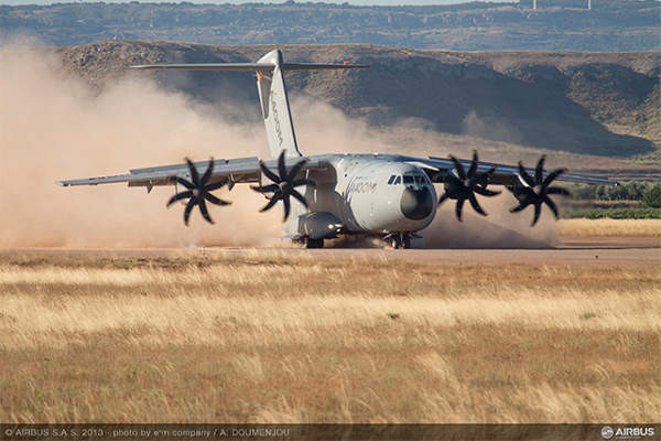 A400M từ Airbus Military là một trong những máy bay vận tải quân sự sử dụng động cơ phản lực cánh quạt tiên tiến nhất thế giới. Đây cũng là máy bay vận chuyển linh hoạt nhất hiện nay và có khả năng sẽ thay thế các máy bay như C-130 Hercules và C-160 Transall. A400M có trọng lượng cất cánh tối đa là 141 tấn, thực hiện chuyến bay đâu tiên vào tháng 12/2009 và phục vụ trong Không quân Pháp từ tháng 8/2013.