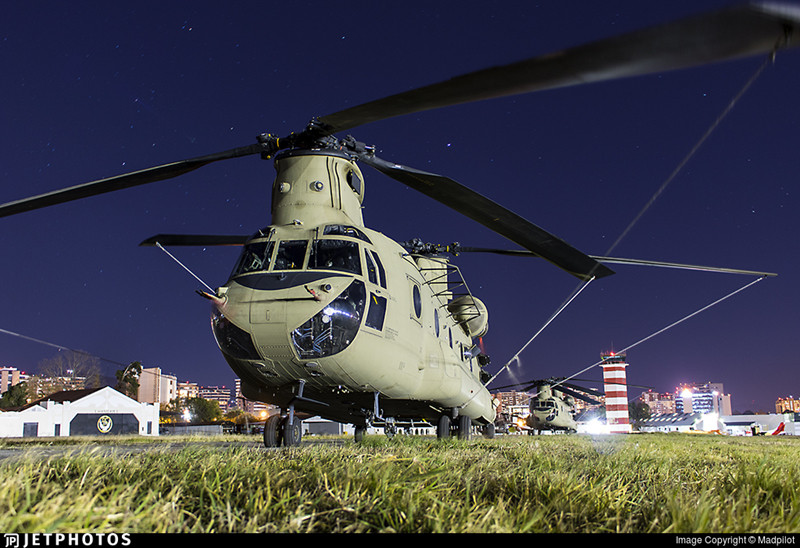 Với trọng tải 22.680 kg, chiều dài 15,5 m, sải cánh 18,3 m, và vận tốc tối đa lên tới 315 km/h, CH-47 Chinook hiện là trực thăng quân sự nhanh nhất thế giới.