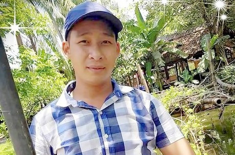 Theo tư liệu vụ án, Tuấn (SN 1987) là con trai duy nhất. Cha Tuấn làm phụ xe đưa đón học sinh còn mẹ kinh doanh nhỏ tại nhà. Năm 2005, tốt nghiệp THPT, Tuấn tham gia nghĩa vụ quân sự gần 2 năm. Sau khi xuất ngũ do chưa tìm được việc làm, Tuấn phụ giúp mẹ việc kinh doanh. Vào năm 2009, Tuấn tiếp tục xin đi nghĩa vụ Công an, phục vụ tại trại tạm giam Chí Hoà (Công an TP HCM), với nhiệm vụ áp giải bị cáo trong các vụ án hình sự ra toà.