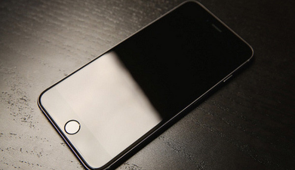 Anh T. chủ xe, theo người nhà cho biết, tính tình lành hiền, không ham chơi hay có biểu hiện khuất tất gì. Việc anh đi làm, đón khách rồi đột ngột mất tích, điện thoại tắt máy gần 2 ngày là rất bất thường. Công tác rà soát ngay lập tức được tiến hành. Đến khoảng 18h cùng ngày, khi tới khu vực bờ sông Đáy, sát với khu sinh thái Cẩm Đình (Hiệp Thuận, Phúc Thọ) công an phát hiện bên mép sông có đám cây được đắp vội. (Ảnh minh họa, nguồn internet)