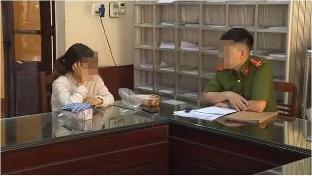 Sự biến mất đột ngột của mẹ khiến A. lo lắng tìm tới Công an xã Nậm Mòn trình báo. Trực ban sau khi nghe A. trình bày đã phát hiện nhiều điểm bất thường trong sự việc chị T. mất tích nên lập tức báo cho Công an huyện Bắc Hà. Tại tỉnh biên giới Lào Cai, việc phụ nữ đi làm ăn xa không hiếm, tuy nhiên đi nhiều ngày và còn cắt đứt liên lạc với người thân, gia đình thì chắc chắn đã có chuyện không hay. (Ảnh minh họa, nguồn internet)