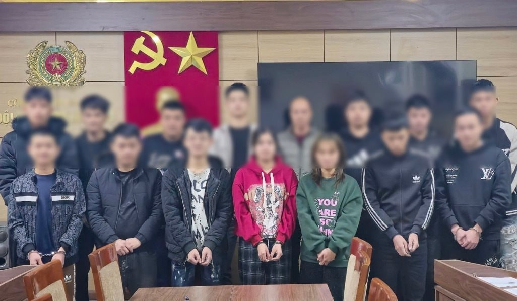 Bắt 15 đối tượng gạ gẫm bị hại chat “sex” cưỡng đoạt tài sản Bat 15 doi tuong ga gam bi hai chat “sex” cuong doat tai san