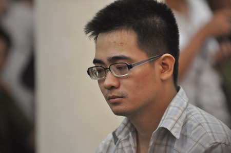 Từ những thông tin thu thập được, Công an Hà Nội đã có căn cứ để tin rằng, Nguyễn Đức Nghĩa chính là nghi phạm sát hại chị L. Xác định Nghĩa đang lẩn trốn tại Thái Nguyên, một tổ trinh sát lên đường. Nhận được sự phối hợp của công an tỉnh bạn, chỉ sau ít giờ, Công an Hà Nội đã khống chế, bắt gọn. Ngay trên chuyến xe di lý về Hà Nội, Nghĩa đã có những lời khai ban đầu, thừa nhận sát hại chị L. Theo lời khai của Nghĩa, gã và chị L vốn học cùng trường Đại học nên nảy sinh tình cảm yêu đương. Sau này, hai người chia tay, nhưng vẫn giữ mối quan hệ, liên lạc với nhau. 