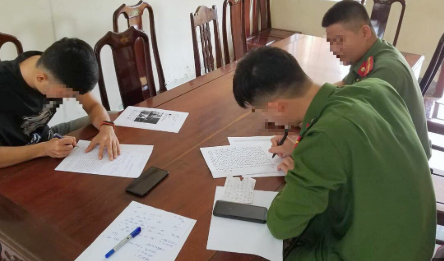 Tiến hành rà soát tất cả hành lang, cầu thang bộ của tòa nhà, các trinh sát phát hiện tại một số khu vực, trên tường, dưới nền gạch xuất hiện vết nâu mờ, nghi máu. Đi theo những vết này, cuối cùng các trinh sát cũng xác định được có khả năng, vụ án xảy ra tại một căn hộ ở tầng 11. Vào thời điểm này, một người đàn ông tìm đến cơ quan công an trình báo về việc con gái mình là Nguyễn Phương L. mất tích nhiều ngày. Theo trình bày của gia đình, chị L khi đi có sử dụng chiếc xe máy hiệu Honda SCR, mang theo một máy tính xách tay, điện thoại… (Ảnh minh họa, nguồn internet)