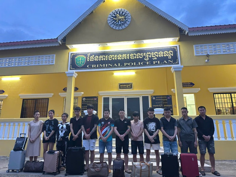 Tìm bị hại vụ 18 người ở Campuchia lừa đảo bán ô tô thanh lý Tim bi hai vu 18 nguoi o Campuchia lua dao ban o to thanh ly